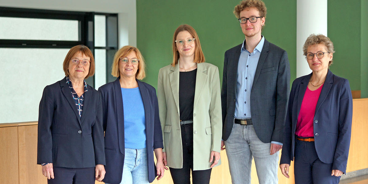 Ministerin Ursula Nonnemacher und Staatssekretärin Dr. Antje Töpfer mit dem KIKO-Team.